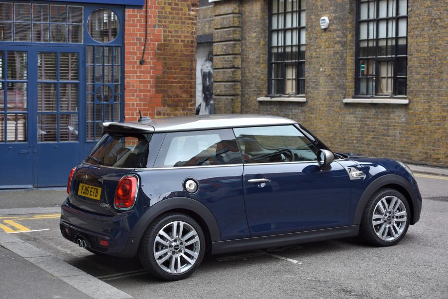  Mini Cooper S Seven 2016 года  (UK) (фото 16 из 30)